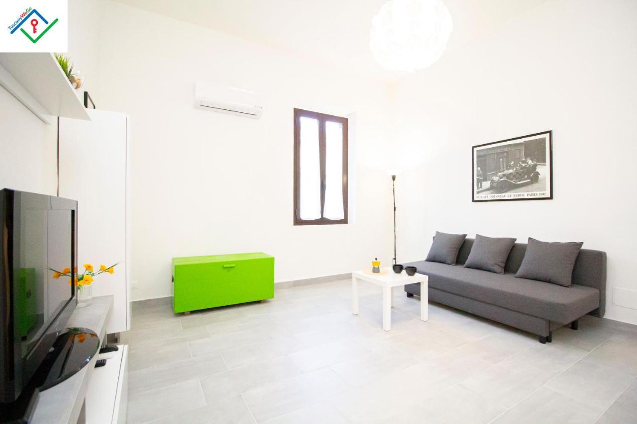 Les House - 2 By Tuscanywego Pise