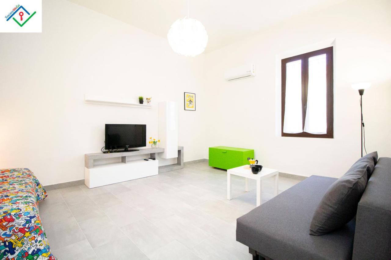 Les House - 2 By Tuscanywego Pise